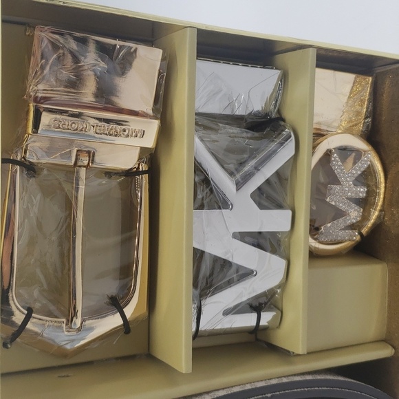 229- MICHAEL Michael Kors 6 In 1 Reversible Belt Set NWT - Picture 9 of 12